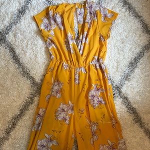 Apricot yellow/orange Beautiful Romper!💛🧡